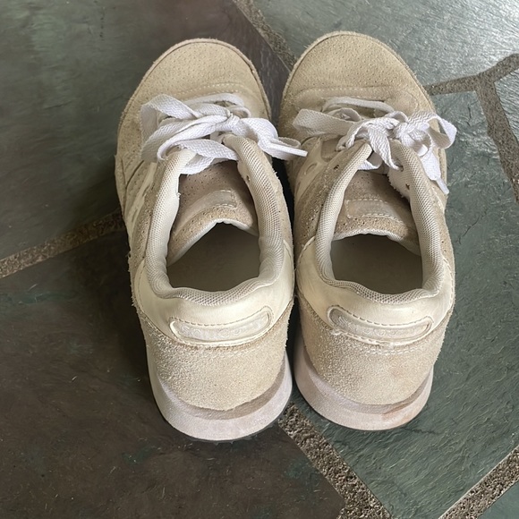 Saucony Tennis Shoes - Picture 3 of 8